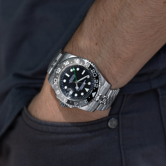 GMT "Bruce Wayne"