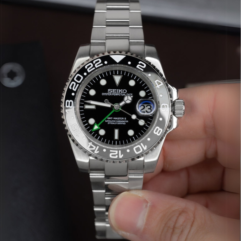 GMT "Bruce Wayne"